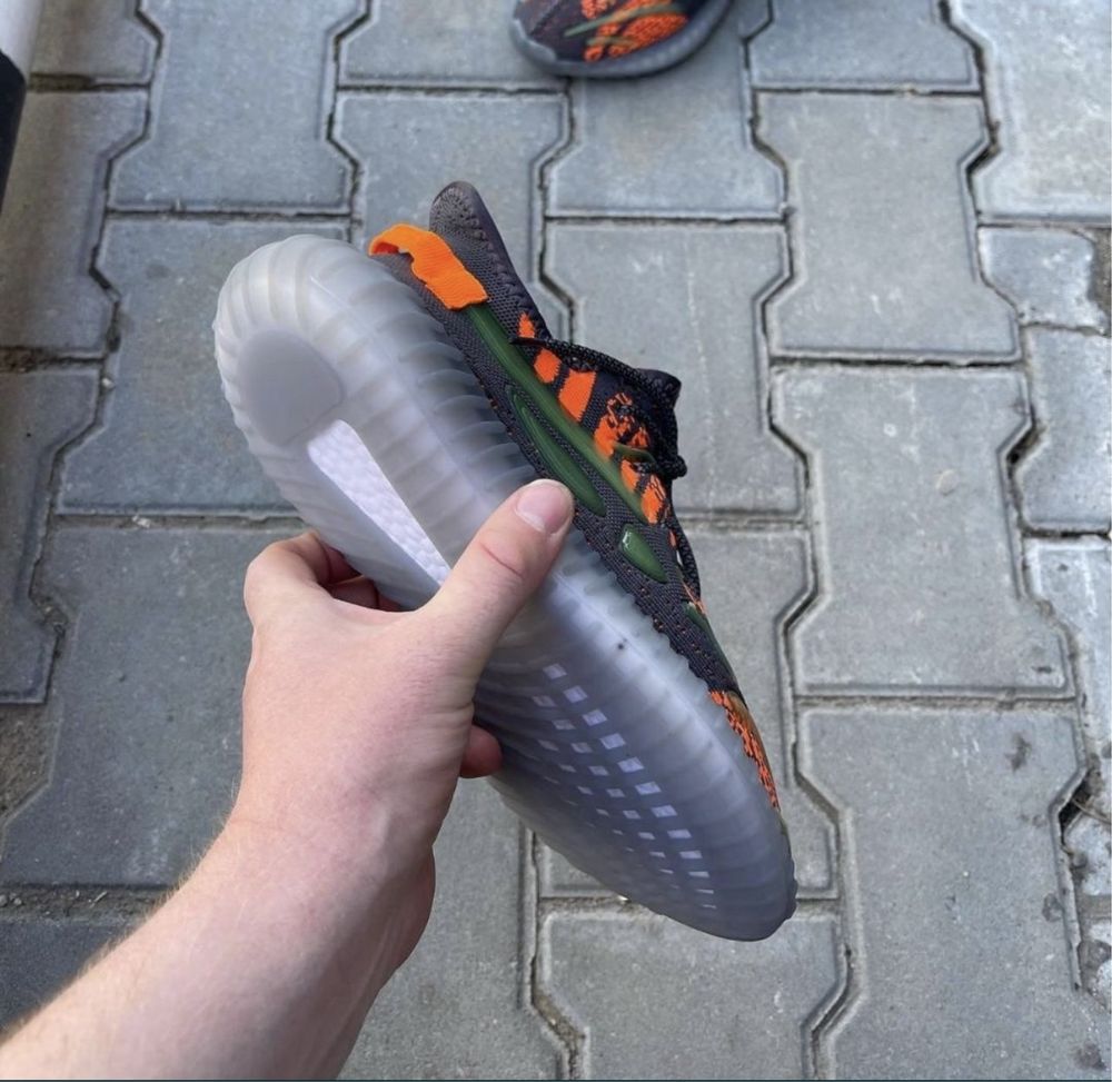 Кроссовки  текстильные дымчатая подошва Yeezy Black 36,37,38,39,40,41
