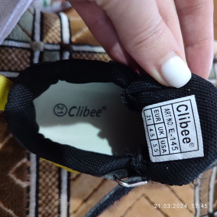 Продам детские кроссовки Clibee