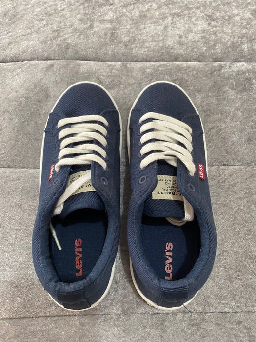 Sapatilhas originais da Levis, novas