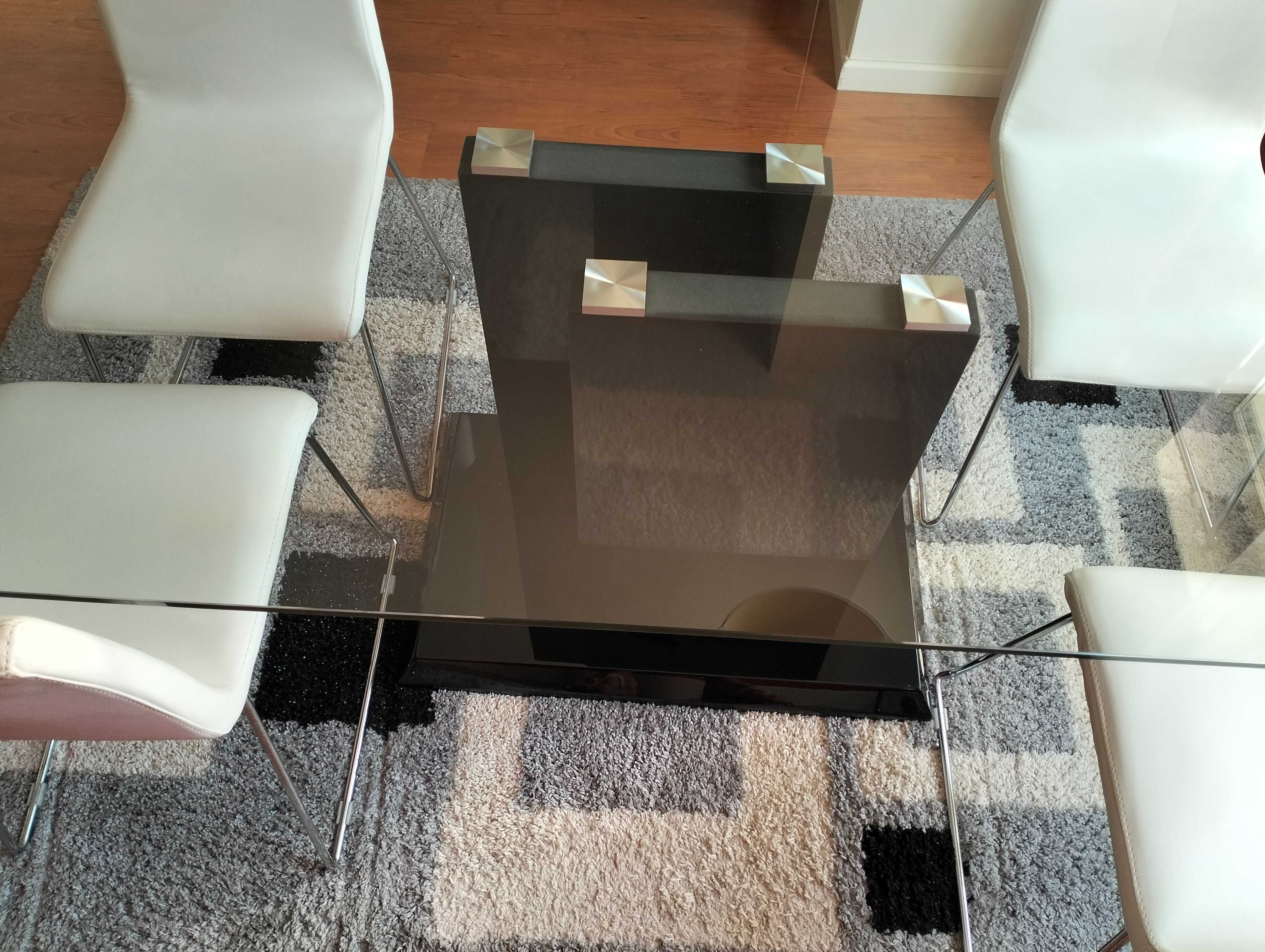 Mesa de jantar em vidro