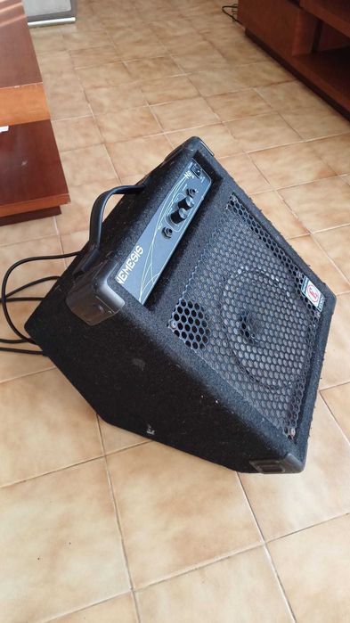 Baixo Electrico com amplificador