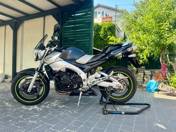 Motocykl Suzuki GSR 600