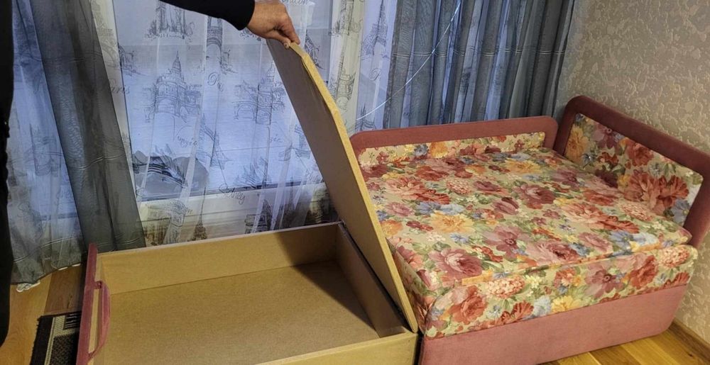 Диван - малютка для дівчинки