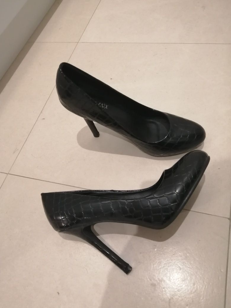 buty szpilki czarne ze wzorem rozmiar 41