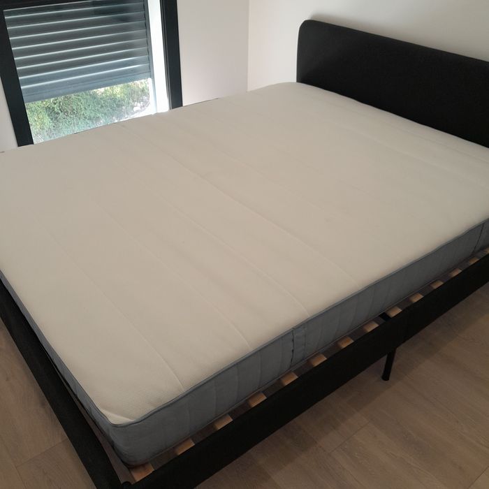 Cama de casal com colchão de 160x200 cm