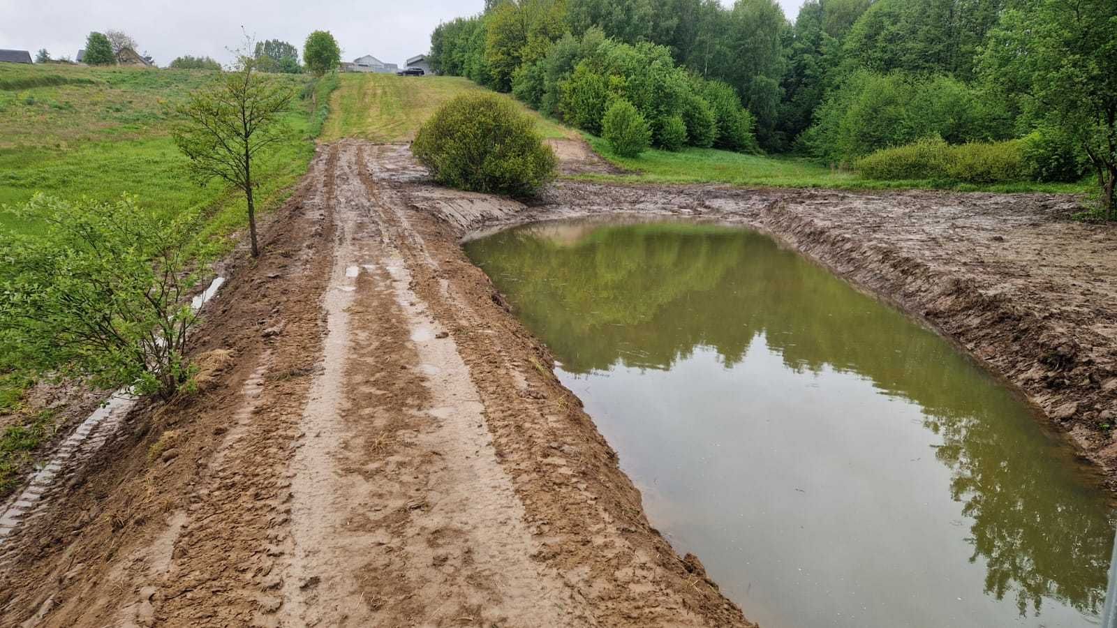 Usługi koparką ładowarką kołową gąsienicową Transport maszyn