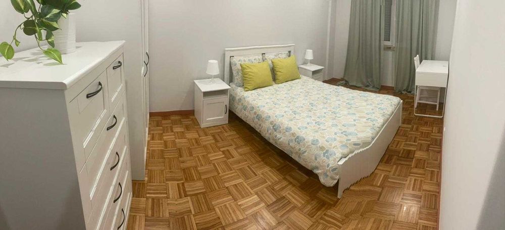 Lindo Quarto de Casal em Massamá!