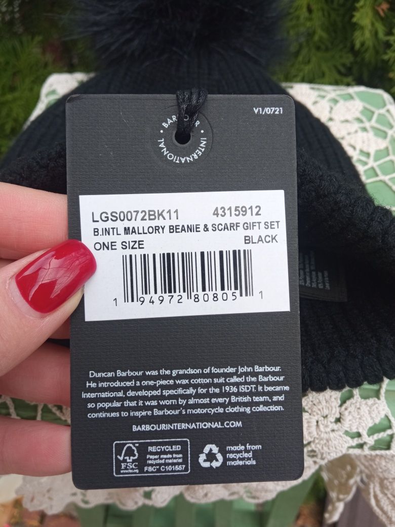 Продам теплую шапочку от известного бренда Barbour