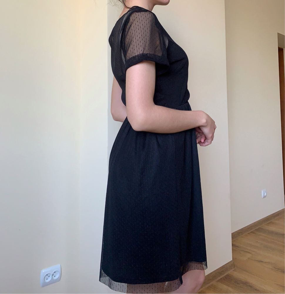 Чорна сукня з мережива