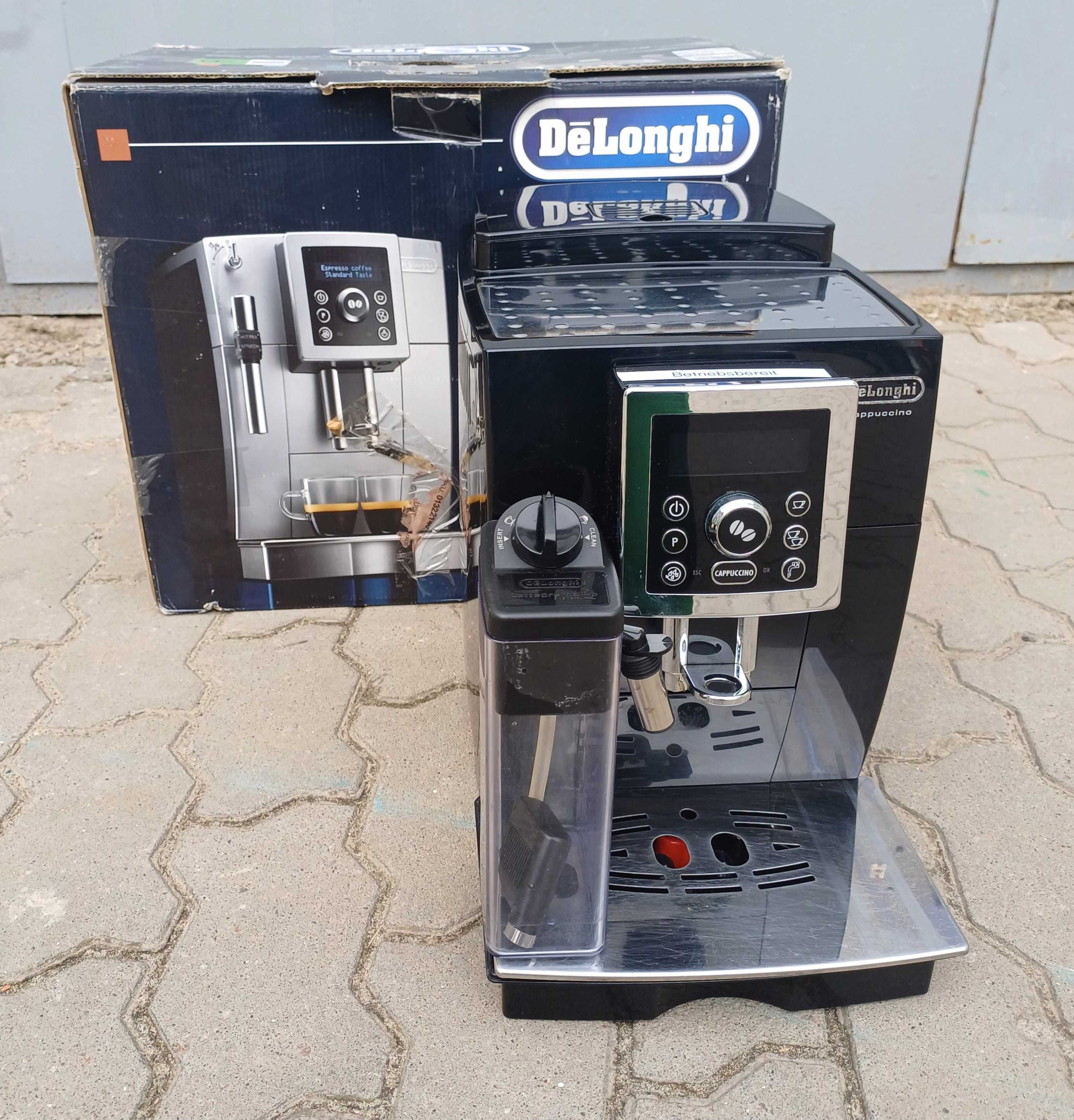 Кавоварка з текстовим меню та молочником 2021р DeLonghi ECAM 23.460 B