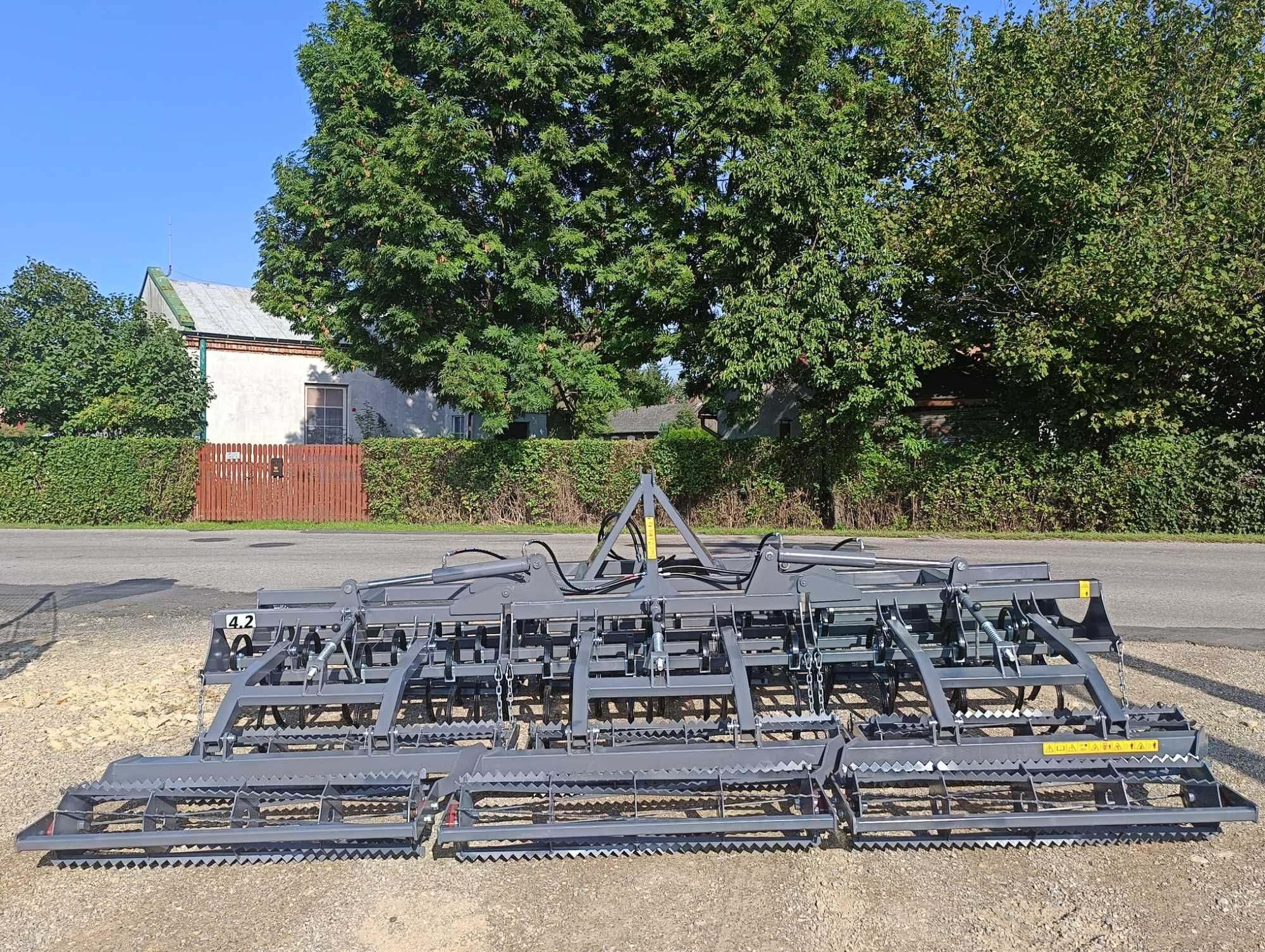 Agregat uprawowo-przedsiewny/ 4 rzędy zębów/ hydrauliczny EURO-MASZ