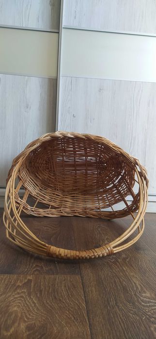 Плетёная корзина ручной работы.