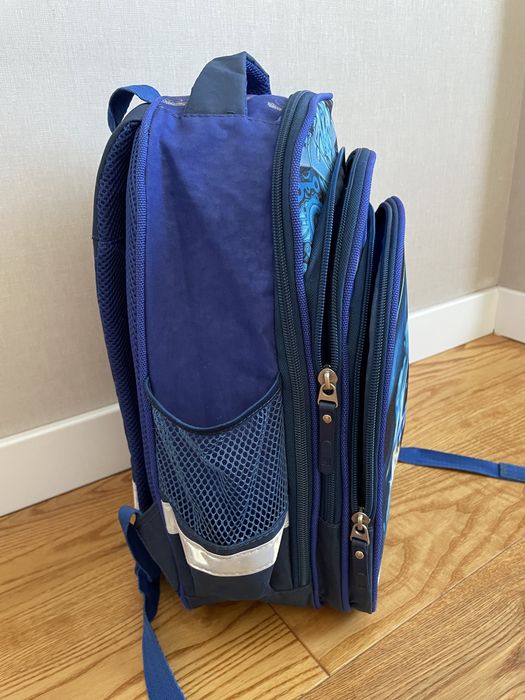 Шкільний ортопедичний рюкзак з підсвіткою та принтом машинки