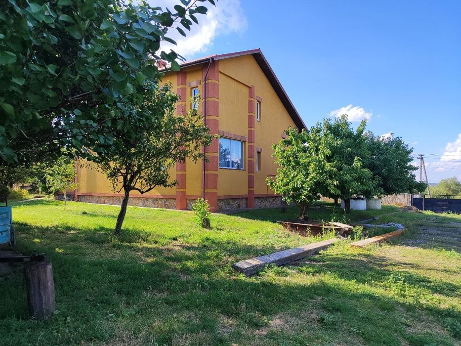 Продам дом недалеко от города, большой участок