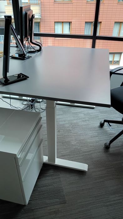5 biurek Rodulf z Ikea 140x80 regulacja wysokości