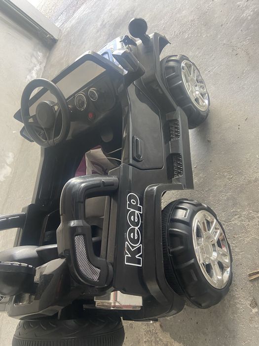 Jipe elétrico infantil “Keep” – em ótimo estado, pronto a usar.