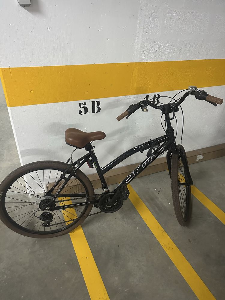 Bicicletas de passeio com mudanças em bom estado