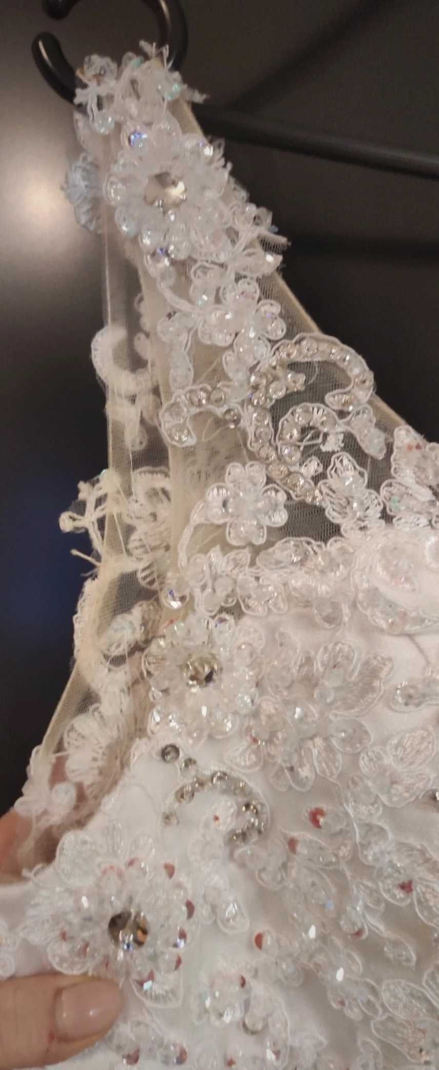 Piękna suknia ślubna księżniczka- tiul i cekiny