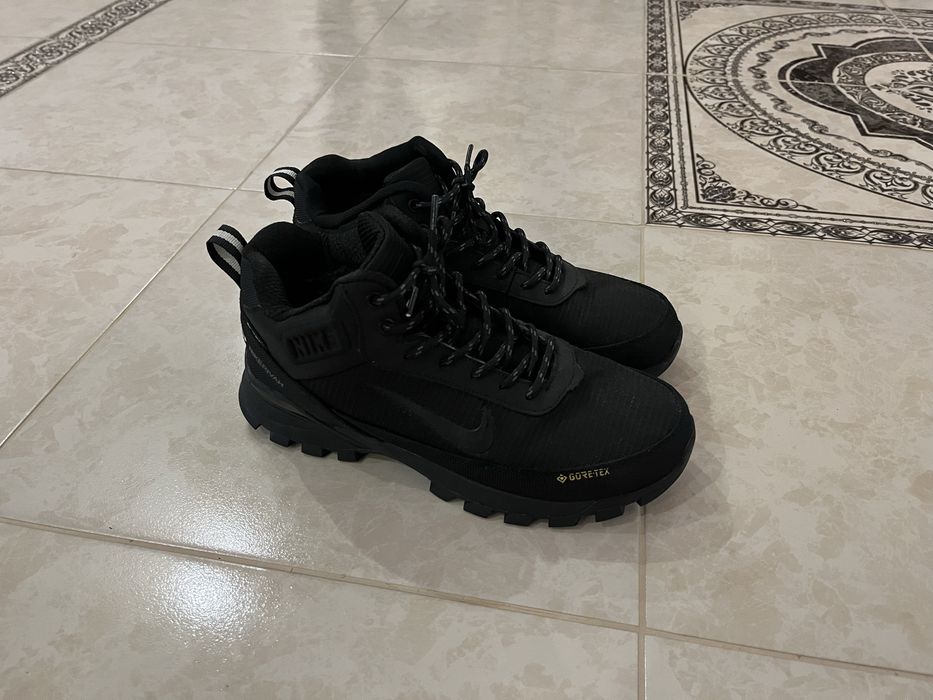 Продам зимові чоловічі кросівки