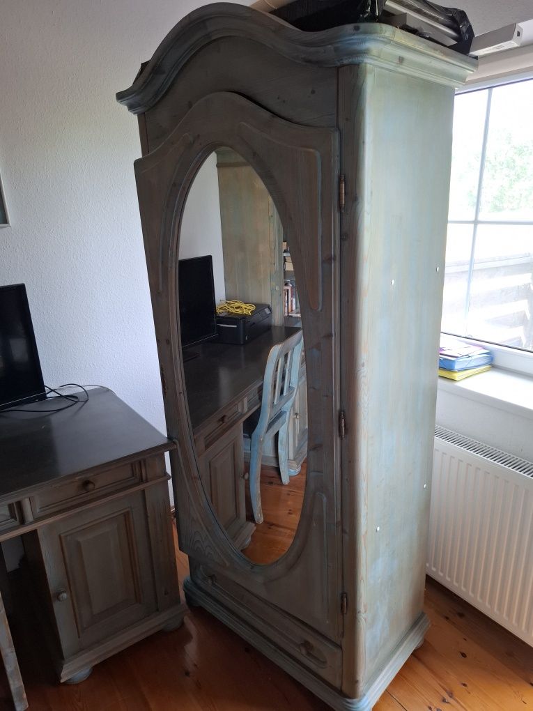 Zestaw mebli z litego drewna w stylu rustykalnym / shabby chic