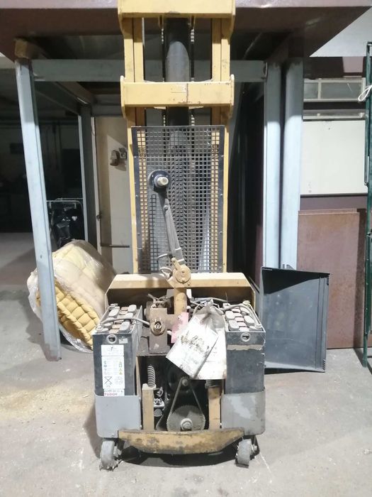 Empilhador Elétrico