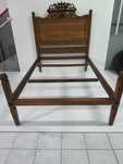 Cama de casal antiga