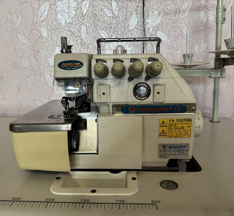 Четырехниточный оверлок Shunfa SF 747