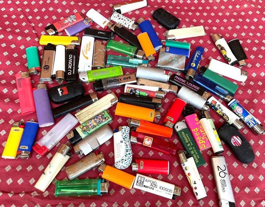 Isqueiros antigos sem gás