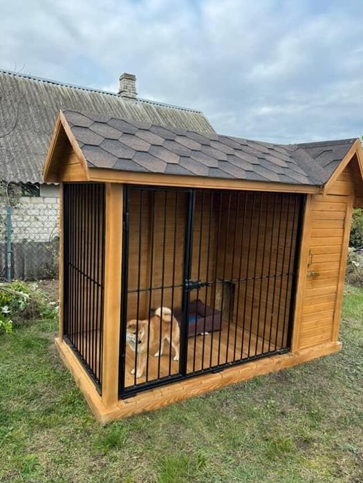 Зручний та теплий вольєр для собак