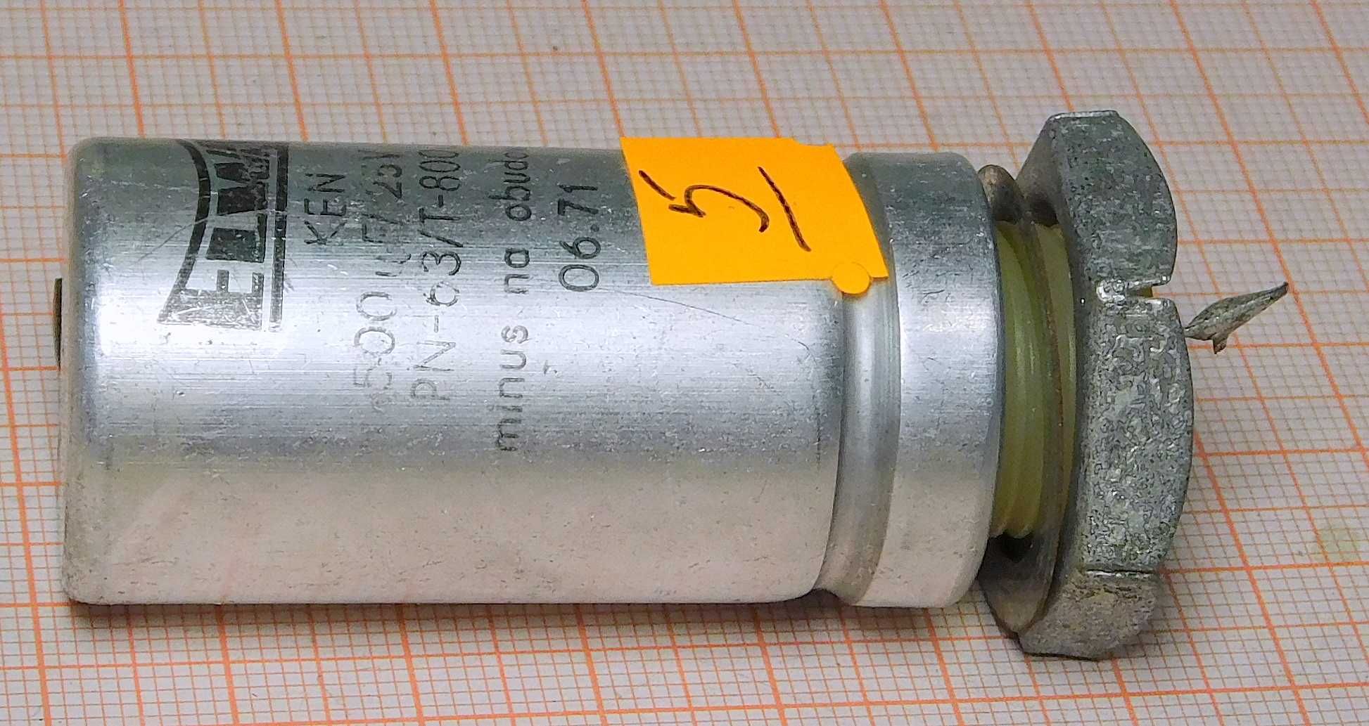 Kondensator elektrolityczny 500uF 25V ELWA [K20]5