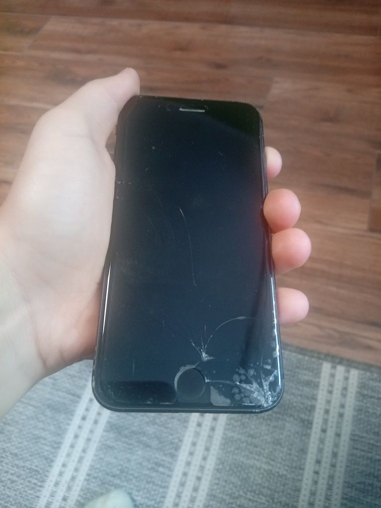 Iphone 8 czarny z pudełkiem