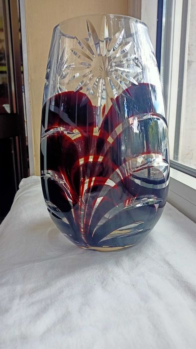 Wazon kryształowy Mimoza szlifowane gwiazdy bordowe pasemka huta Julia