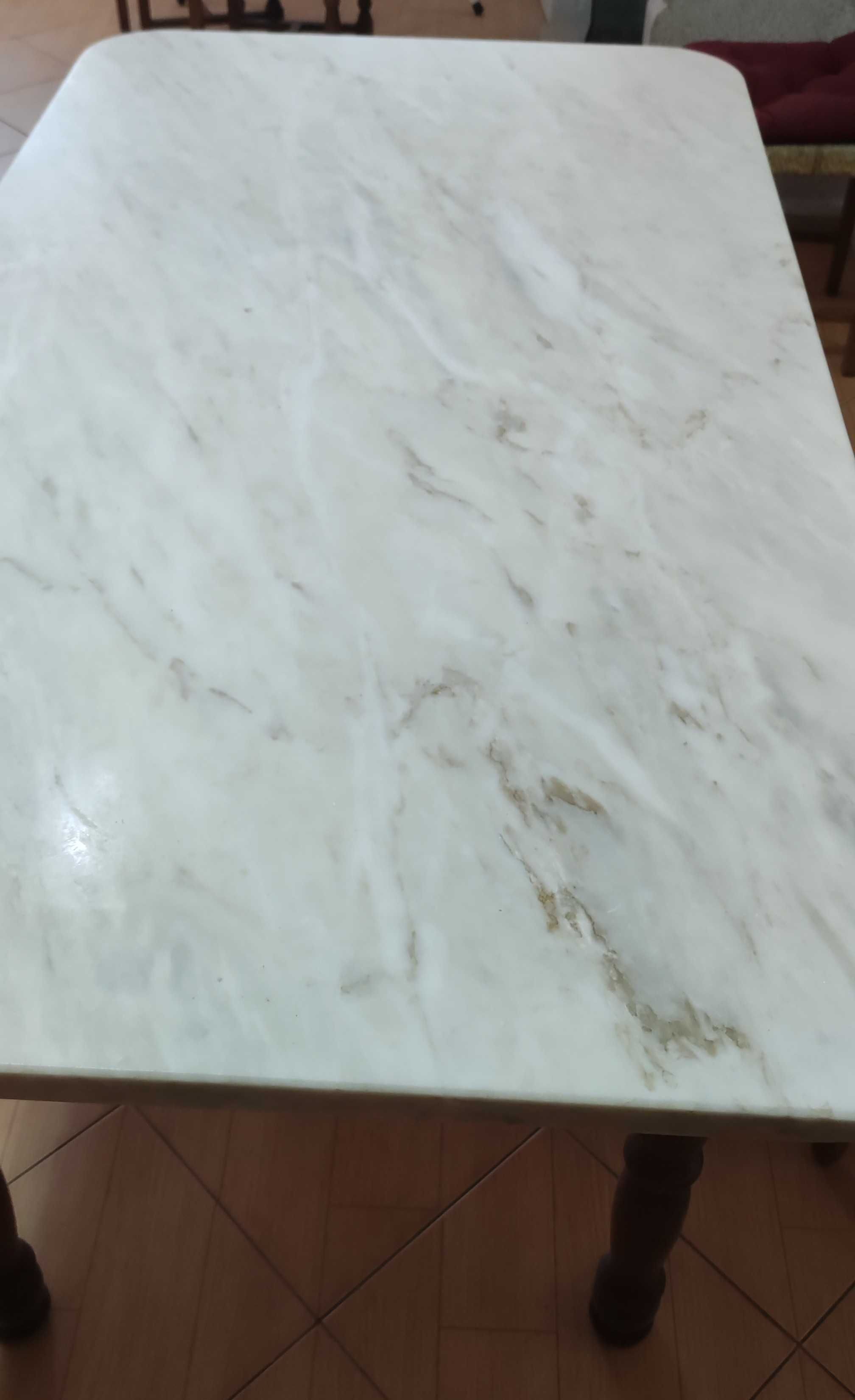 Mesa cozinha com tampo em pedra