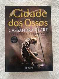 Vendo livro “Cidade dos ossos” da autora Cassandra Clare