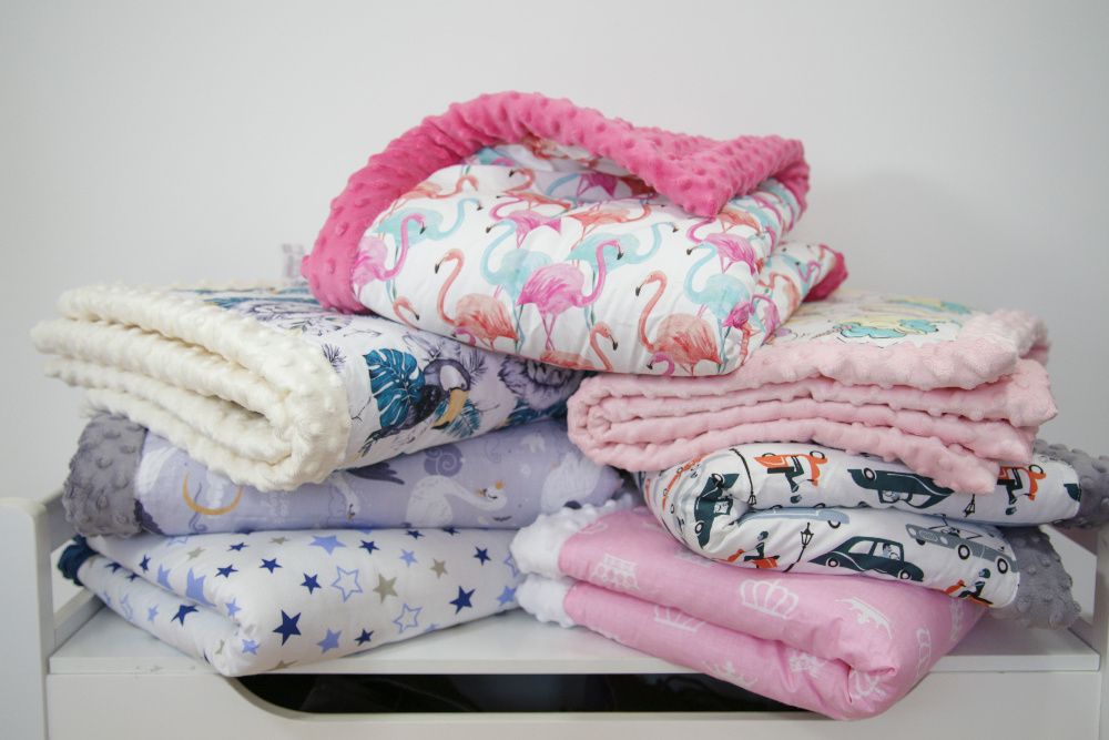 Mantinha com mini pom-poms para bebé! Varios padrões!