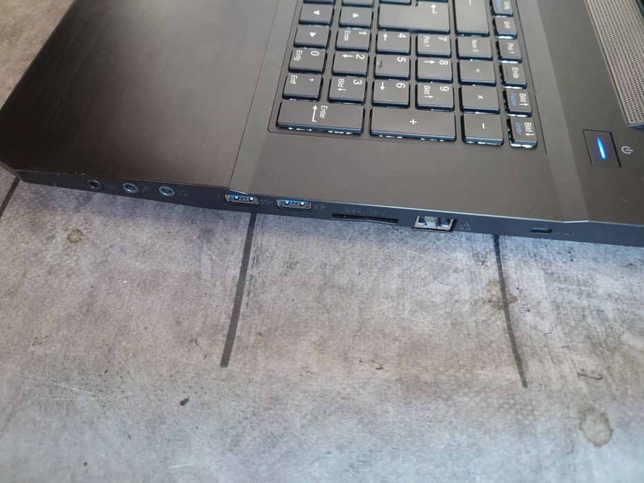 Потужний ігровий  17.3"/i7-6700HQ/16gb/ssd128+2tb/GTX970 6gb/9 з 10