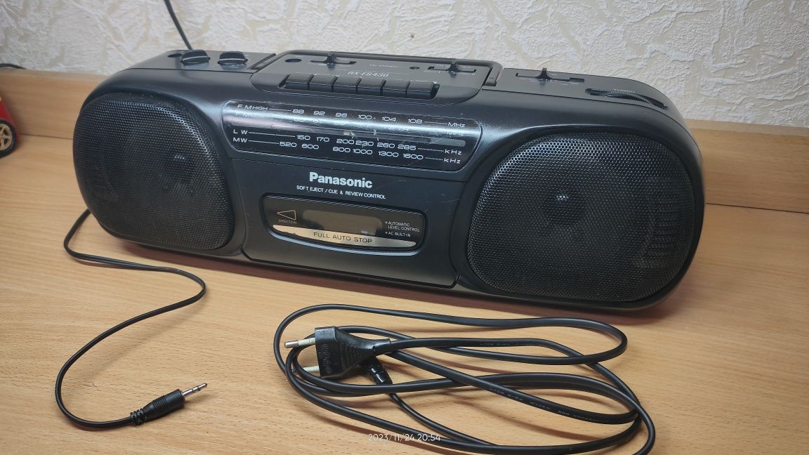 Магнитофон Panasonic RX-FS430, с мини джек 3.5 и радио