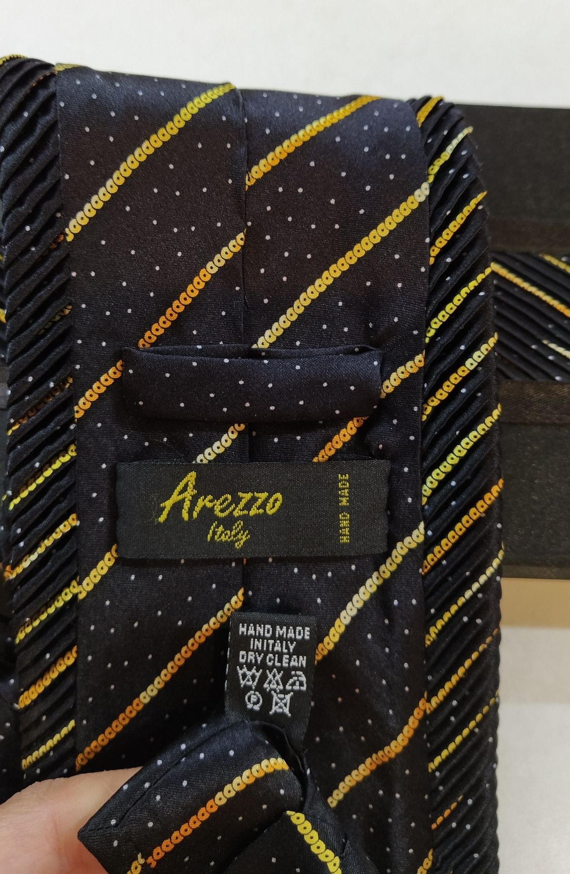 Гофрированный галстук ручной работы в подарочной коробке. ,,Arezzo".