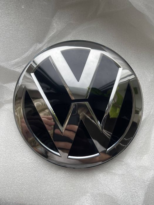 Емблема решітки радіатора tiguan 760853601E 5NA853601 5NA853601M DPJ
