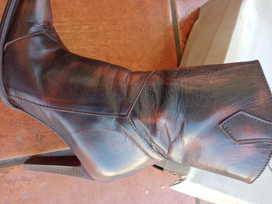 Botas em pele genuína