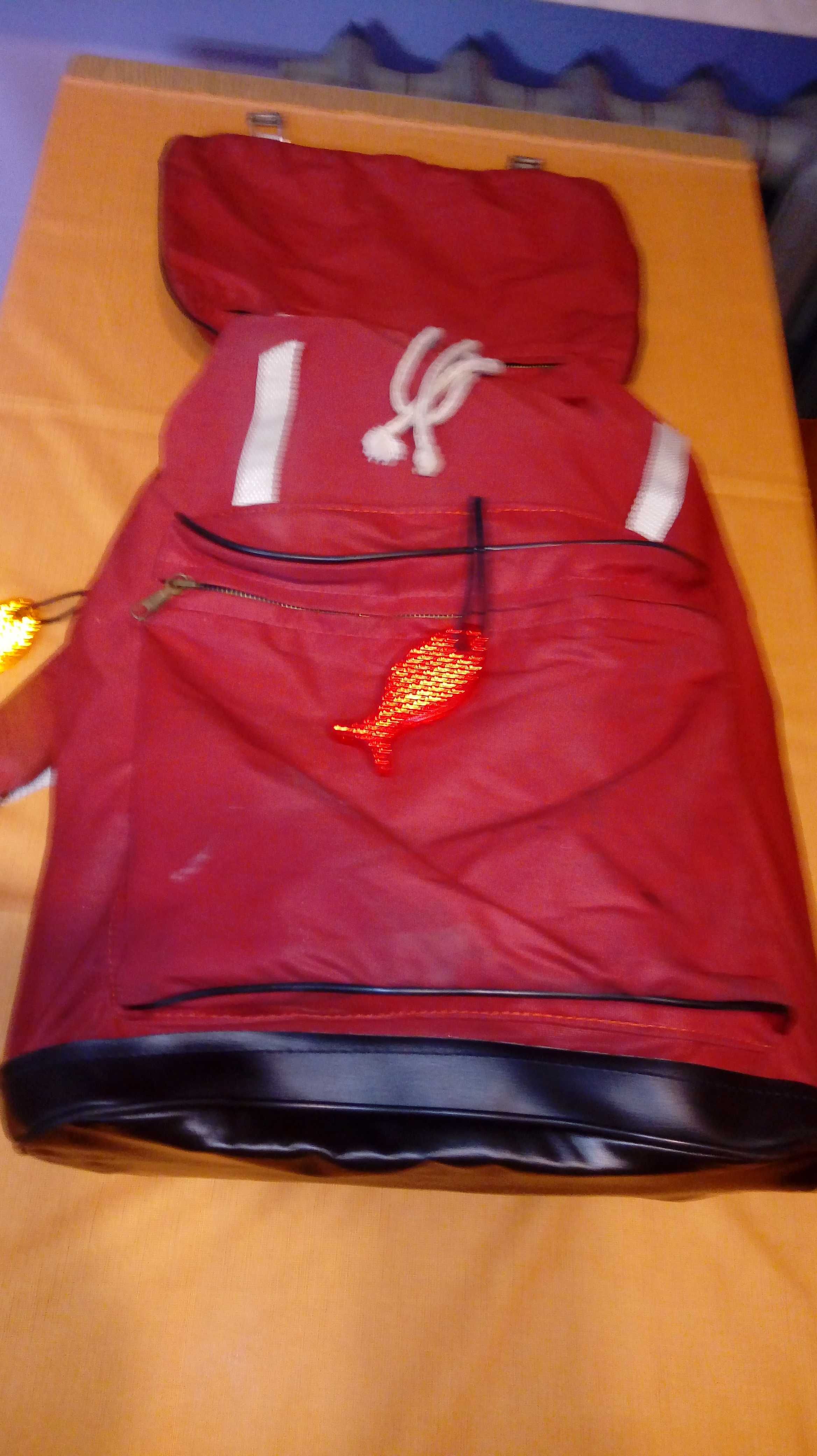 Pakowny plecak turystyczny czerwony
