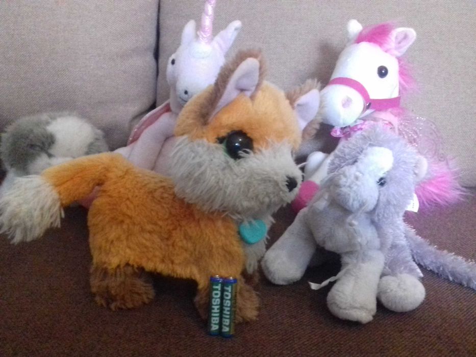 Лялька Аліна, в рюкзачку з аксесуарами, коник і лисичка  говорящі.