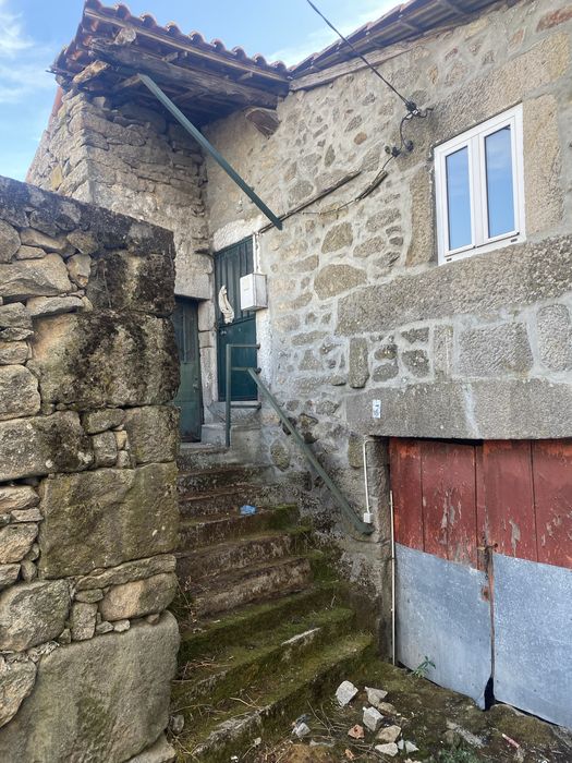 Vende-se casa Tipica em Pedra