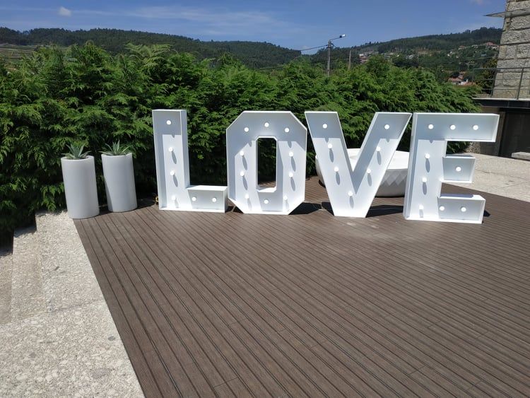 Letras Luminosas LOVE de Madeira