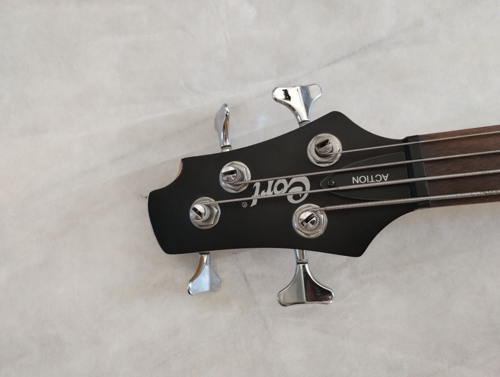 Gitara basowa Cort Action precision jazz bass combo. basowe wzmacniacz