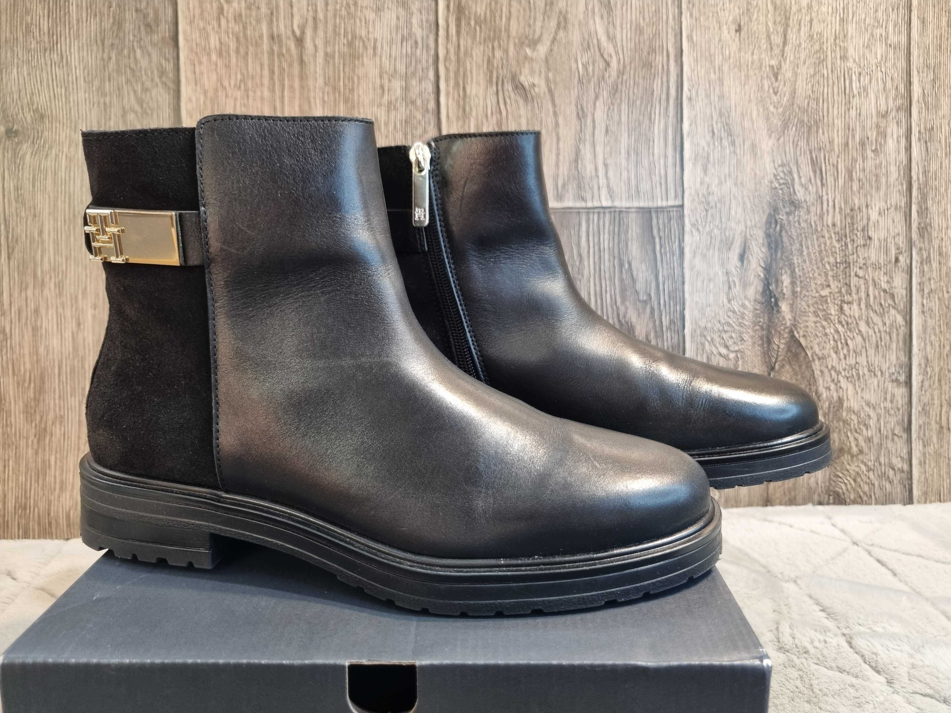 Czarne botki Tommy Hilfiger TH Logo Leather, 39