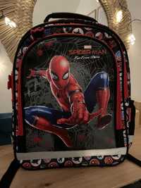 Duży plecak z logo MARVEL i spiderman jak nowy