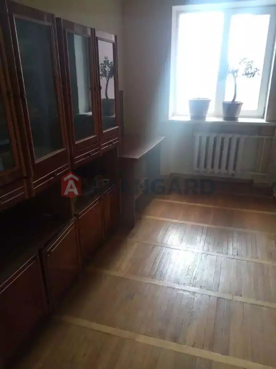 Продам 3-комнатная рядом с ДАФИ и Эпицентром, Тополь-1