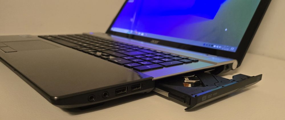 Acer aspire V3-771G GeForce intel SSD Wi-Fi 5ghz