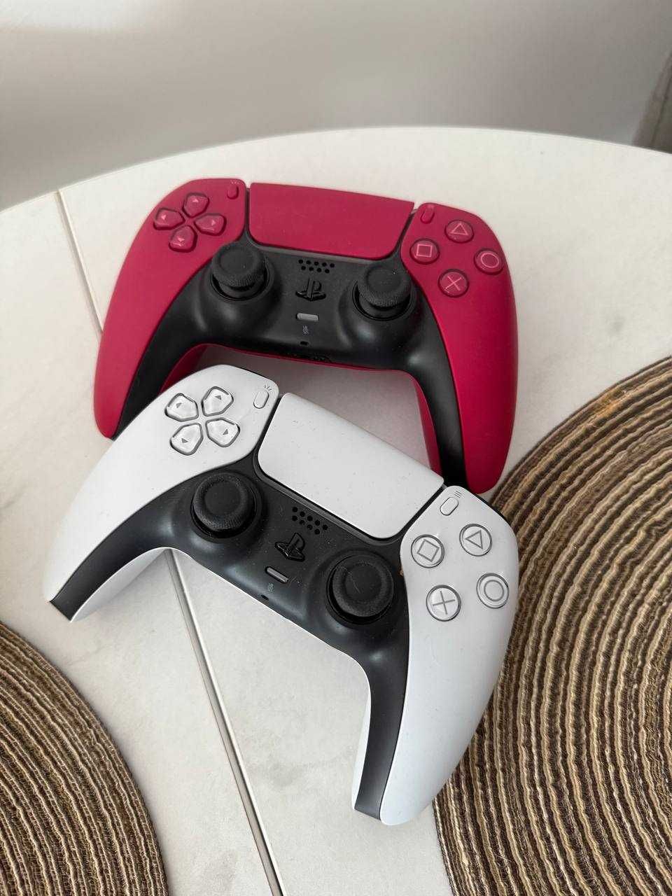 Sprzedam PS5 + 2 joysticki